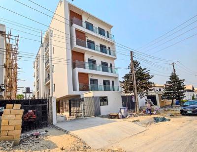 Spacious  3 Bedroom Apartment with Pool , Elevator, Gym, and Bq, Admiralty, Lekki Phase 1, Lekki, Lagos, Flat / Apartment for Sale