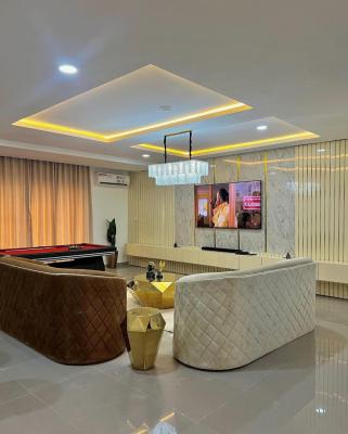 Short-spot Cozzy 3 Bedroom Duplex Apartment, Gbangbala Street, Ikate, Lekki, Lagos, Flat / Apartment Short Let