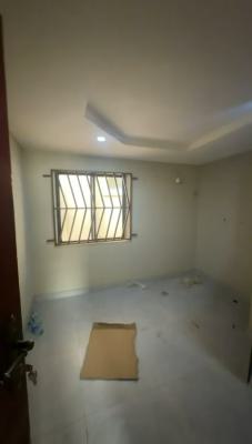 Neatly Used and Spacious 3 Bedroom Flat, Fadeyi, Yaba, Lagos, Flat / Apartment for Rent