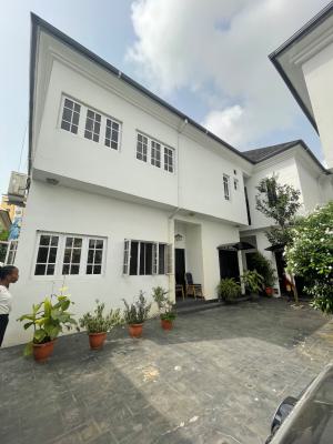 Spacious 2 Bedroom Apartment, Lekki Phase 1, Lekki, Lagos, Flat / Apartment for Rent