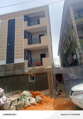 a Very Decent 2 Bedroom Flat Upstairs, Surulere, Lagos, Flat / Apartment for Rent