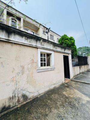 Distress 3 Bedroom Apartment, Adeniyi Jones, Ikeja, Lagos, Flat / Apartment for Sale