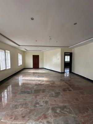 Well-finished 3 Bedroom En-suite Flat with an Enclosed Fitted Kitchen/, Lekki Phase 1, Lekki, Lagos, Flat / Apartment for Rent