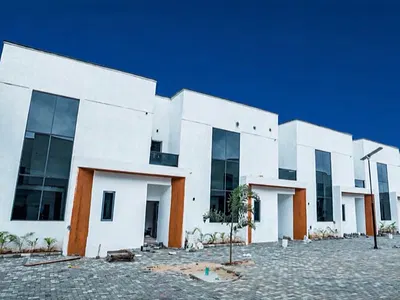 Spacious 3 Bedroom Terrace Duplex with a BQ