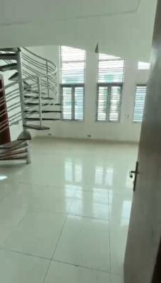 Distress 5 Bedrooms Semi-detached Duplex with 2 Boyz Quarter, Richmond Estate, Ikate, Lekki, Lagos, Semi-detached Duplex for Sale