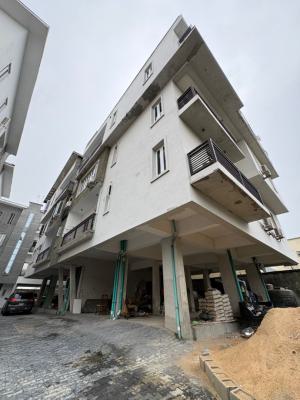 Well-renovated 3-bedroom Apartment with Laundry Room, Lekki, Lagos, Flat / Apartment for Sale