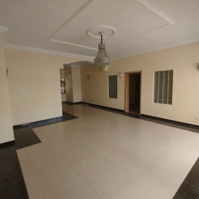 Nice 3bedroom Flat with a Bq, Chevron Drive, Lekki Expressway, Lekki, Lagos, Flat / Apartment for Rent