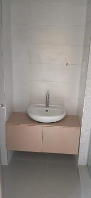 Spacious 2 Bedroom Flat in a Fully Serviced Building, Freedom Way, Lekki Phase 1, Lekki, Lagos, Flat / Apartment for Rent