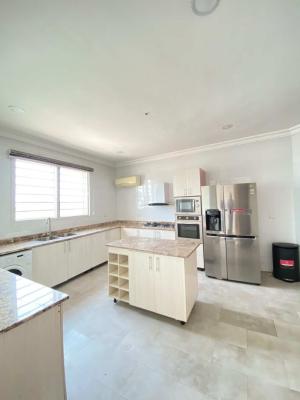 Spacious and Well-maintained 3-bedroom Apartment, Off Admiralty Way, Lekki Phase 1, Lekki, Lagos, Flat / Apartment for Rent