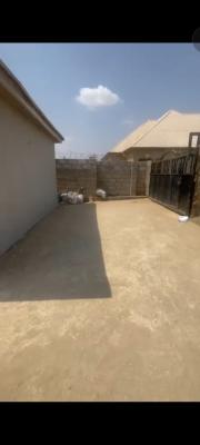 Selfcon in Chika Opposite Shoprite Airport Road Abuja, Lugbe District, Abuja, Self Contain (single Rooms) for Rent