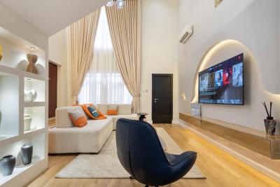 Luxurious 3 Bedrooms Apartment with Gymnasium and Swimming Pool, Lekki Phase 1, Lekki, Lagos, Flat / Apartment Short Let