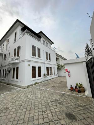 Well Renovated 2 Bedroom Apartment, Admiralty Way Lekki Phase 1, Lekki Phase 1, Lekki, Lagos, Flat / Apartment for Rent