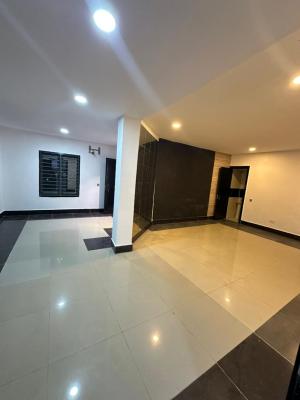 Lovely 2 Bedroom Flat Ensuit Upstairs, Right Hand Side, Lekki Phase 1, Lekki, Lagos, Flat / Apartment for Rent