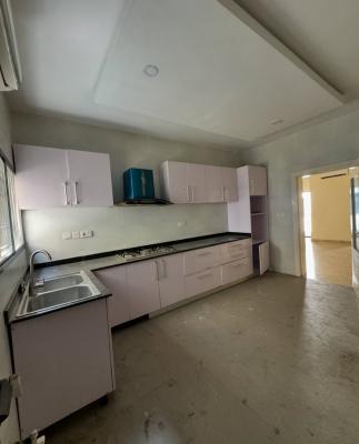 Serviced 3 Bedroom En-suite Flat with an Enclosed Fitted Kitchen/pantr, Lekki Phase 1, Lekki, Lagos, Flat / Apartment for Rent