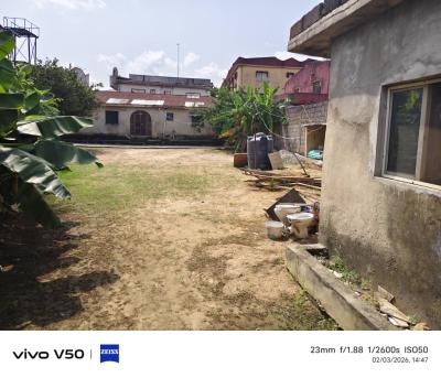 Fully Fenced and Gated Plot of Land(652 Sq.mts) with 3 Bedroom Flat, Jakande Estate, Isolo, Lagos, Residential Land for Sale