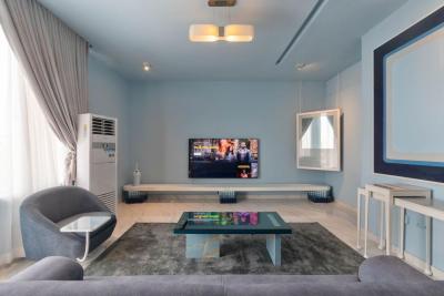 Furnished Luxury and Spacious 2 Bedroom Apartment with Pool and Elevat, Lekki Phase 1, Lekki, Lagos, Flat / Apartment for Rent