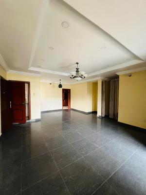 Distress 3 Bedroom Apartment in a Serene Location, Adeniyi Jones, Ikeja, Lagos, Flat / Apartment for Sale