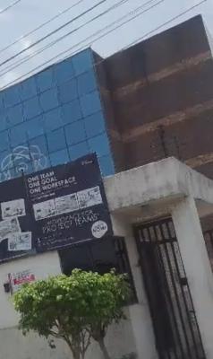 2 Storey Building  Vacant Possession  Note It,s Good for Banking Hall, 39 Lkorodu Road Off Jibowu Bustop Yaba Lagos State ........on Major Ro, Jibowu, Yaba, Lagos, Commercial Property for Rent