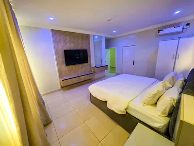 Fully Serviced 2 Bedroom Apartment with Excellent Experience — Ikate Elegushi, Lekki, Lagos