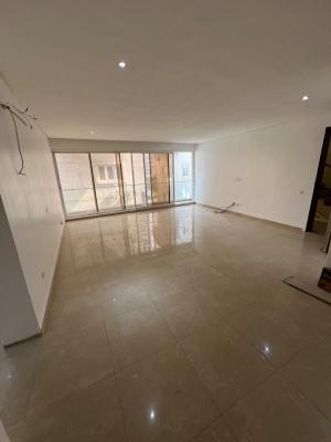 Spacious 3-bedroom Apartment (upstairs) with Bq, Lekki Phase 1, Lekki, Lagos, Flat / Apartment for Rent