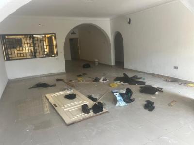 Spacious 3 Bedroom Apartment with Bq, Lekki Phase 1, Lekki, Lagos, Flat / Apartment for Rent
