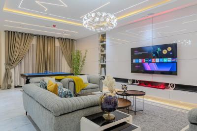 Exquisitely Furnished 3 Bedroom Apartment with Balconies, Hockey & Gym, En-suite Rooms, Ps5, Unlimited Wifi, Comfortable Stay, Lekki Phase 1, Lekki, Lagos, Flat / Apartment Short Let