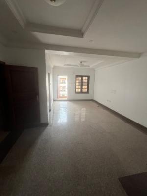 Well Maintained 3 Bedroom Apartment, Off Admiralty Way, Lekki Phase 1, Lekki, Lagos, Flat / Apartment for Rent