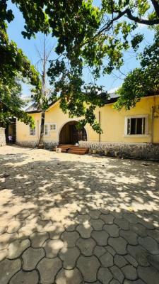 Demolishable 4 Bedroom House ,good for Redevelopment/investment, Cofo, Prime Residential Location, Wuse 2, Abuja, Detached Bungalow for Sale