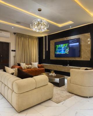 Luxurious and Beautiful 3 Bedroom Apartment, Surulere, Lagos, Flat / Apartment Short Let