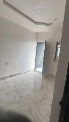 Executive, Spacious Upstairs Mini-flat, Off Morocco Road,shomolu, Shomolu, Lagos, Mini Flat (room and Parlour) for Rent