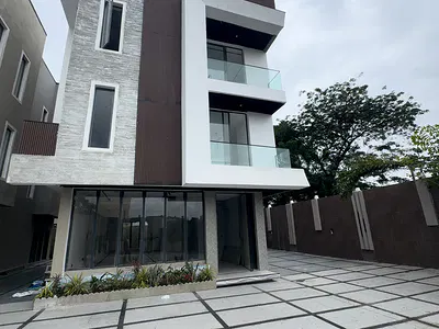 Premium 5-Bedroom Detached Home — Ikoyi, Lagos