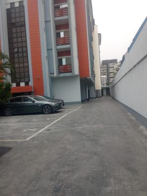 Spacious 2 Bedroom Apartment in a Prime Location, Victoria Island (vi), Lagos, Flat / Apartment for Rent