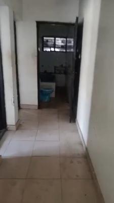 2 Bedroom Flat, Alagomeji Olonode, Alagomeji, Yaba, Lagos, Flat / Apartment for Rent