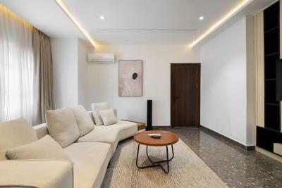Spacious Cozy1 Bedroom Apartment with Ps 5 , Pool and Gym, Lekki Phase 1, Lekki, Lagos, Flat / Apartment Short Let