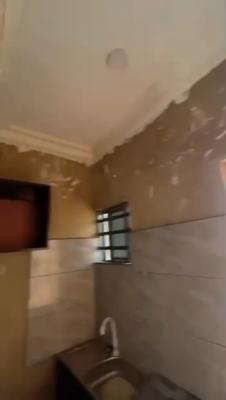 Roomself Contained Downstairs, Pedro Road, Shomolu, Lagos, Flat / Apartment for Rent