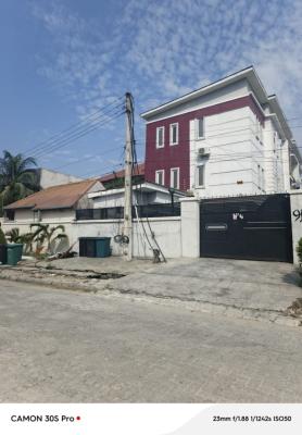 for a House for Sell, Its 6 Units , 4. 2bedroom and 2. Mini Flats for, Lekki Phase 1, Lekki, Lagos, Block of Flats for Sale