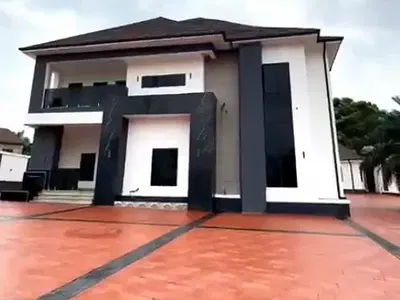 7 Bedroom Duplex