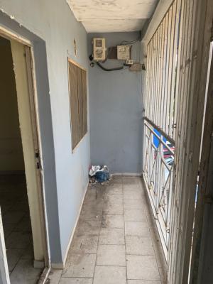 Spacious 2 Bedroom Flat on The Second Floor, Wuse 2, Abuja, Flat / Apartment for Rent