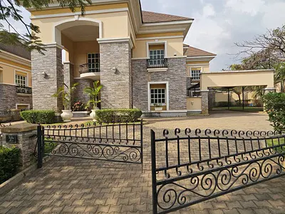 Well Renovated 4 Bedroom Detached Duplex with BQ