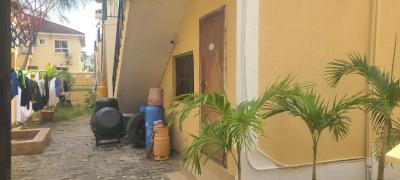 Lovely One Room Bq with Ample Space for Urgent Take, Bourdillon Court Estate, Chevron Drive, Lekki, Lekki, Lagos, Self Contain (single Rooms) for Rent
