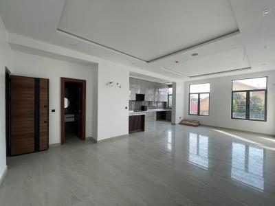 Classy 2 Bedroom Apartment, Lekki Phase 1, Lekki, Lagos, Flat / Apartment for Sale