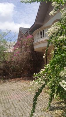 Twin Duplex of 5bedroom Detached Duplex in Need of Renovations, Off Admiralty Way, Lekki Phase 1, Lekki, Lagos, Semi-detached Duplex for Rent