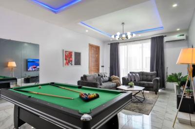 Luxury Two Bedroom in with Snooker Table, Chevron, Lekki, Lagos, Flat / Apartment Short Let