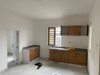 One Bedroom Apartment, Very Spacious Sitting Room, Visitor Toilet, Kitchen, Ologolo Town, Lekki, Lagos, Flat / Apartment for Rent