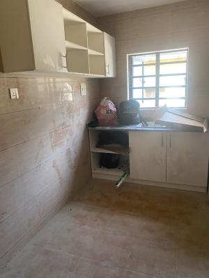 Spacious 2 Bedroom Flat, Shomolu, Lagos, Flat / Apartment for Rent