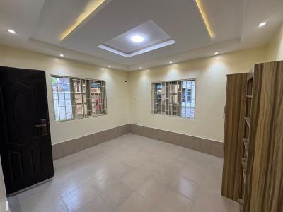 Newly Renovated 2 Bedroom Bungalow in Lekki 1., Lekki Phase 1 Off Road 14., Lekki Phase 1, Lekki, Lagos, Flat / Apartment for Rent