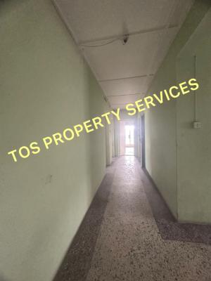 3 Bedroom Flat in an Estate (upstairs), Off Herbert Macaulay Way, Yaba, Lagos, Flat / Apartment for Rent