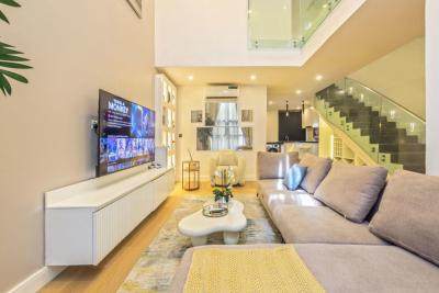 Luxurious 2 Bedroom Maisonette/ Smart Home with Ps5, Off Admiralty Way, Lekki Phase 1, Lekki, Lagos, Flat / Apartment Short Let