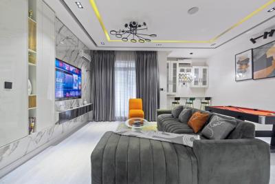 Luxury and Cinematic 2bedroom Apartment with Housekeeping and Ensuite, Snooker Board,ps5,inbuilt Speakers,gym,table Tennis, Ikate, Lekki, Lagos, Flat / Apartment Short Let