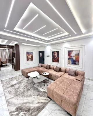 Soothing Three Bedroom Apartment, Zone 5, Wuse, Abuja, Flat / Apartment Short Let